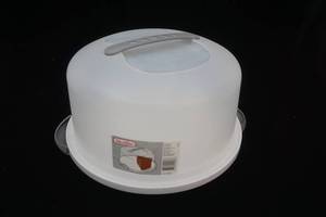 lot 66 image: Sterilite Cake Server wCover
