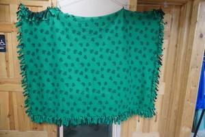 lot 78 image: Fleece Shamrock Blanket (approx. 5.5x4)