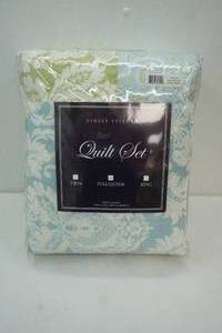 lot 79 image: Mallory FQ Quilt Set