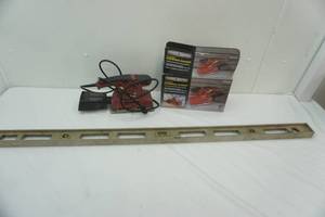 lot 85 image: Finishing Sander & 3 level