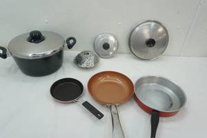 lot 123 image: Pots & Pans Mini Egg Pan