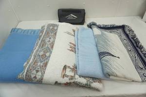 lot 138 image: Throw Blanket Lot