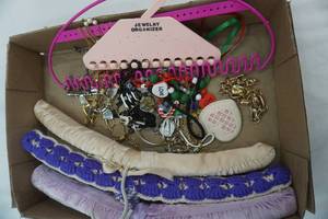 lot 141 image: Womens Jewelry & Padded Hangers