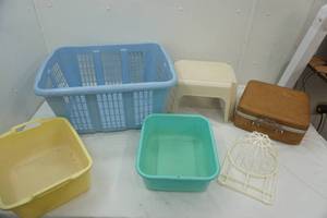 lot 174 image: Laundry Basket, Wash Tubs, Hat Shaper, Vintage Suitcasetape8-track holder