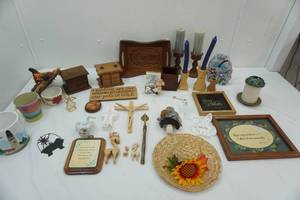 lot 177 image: Coaster Sets, Candle Holders, Lighthouse Planter, Decorative mini hats, and other decor