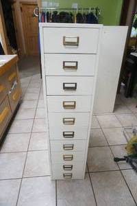 lot 1 image: 10-Drawer Metal FilingUtility Cabinet
