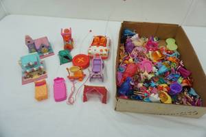 lot 185 image: Polly Pocket  and Barbie