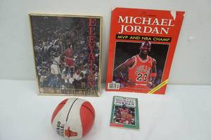lot 204 image: Chicago Bulls Memorabilia
