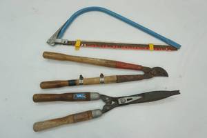 lot 232 image: Hedging Shears, bypass lopper and bow saw