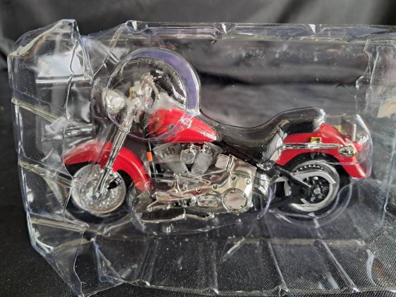 lot 2 image: Harley Davidson Replica Bike