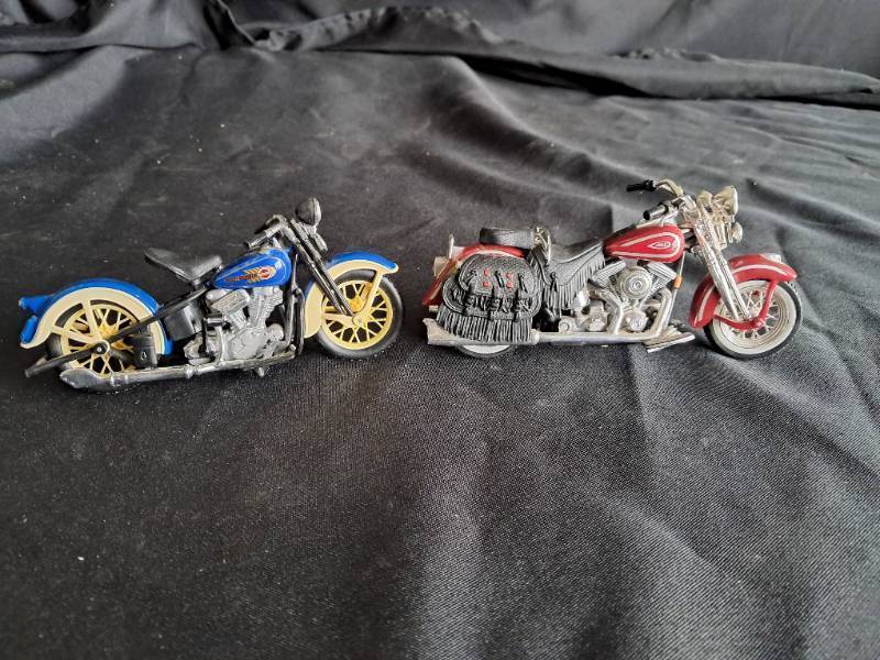 lot 6 image: Harley Davidson Bike Replicas (2 Bikes)