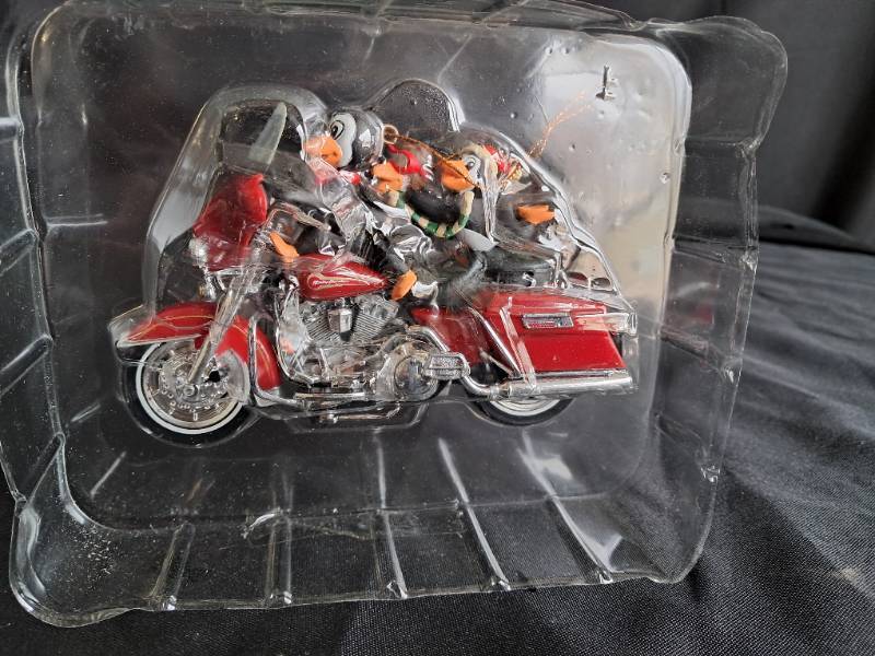 lot 21 image: Harley Davidson Ornament Collection Three for the Road