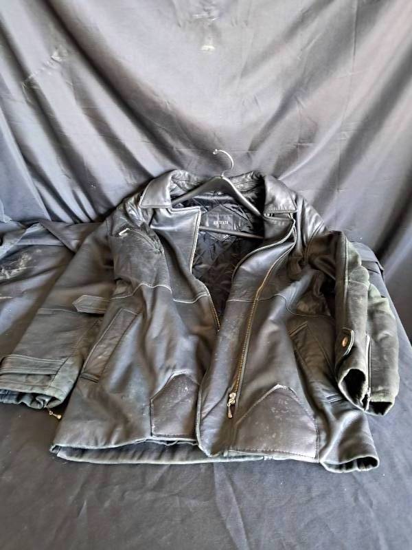 lot 39 image: III State Jacket Size M