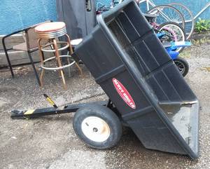 lot 1 image: Heavy Hauler Pull Behind Wagon.