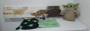 lot 17 image: Yoda Pjs (XL), Plushy, dcor.