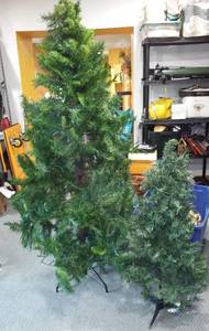 lot 18 image: Plethora of Christmas and Holiday Dcor.