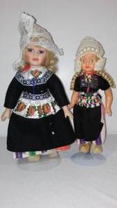 lot 48 image: Vintage Dutch Holland Dolls (2)