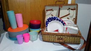 lot 101 image: Vintage Wicker Picnic Basket with Plastic Tableware.