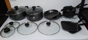 lot 113 image: Like New Farberware Cookware.