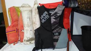 lot 129 image: Bouys (2) and Life Jackets (4).