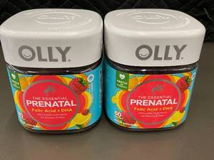 lot 15 image: Olly The Essential Prenatal Folic Acid  DHA Gummies, 60 Count