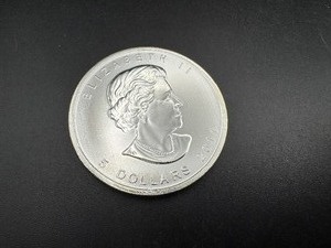 lot 74 image: 2011 BU Canadian 1 Oz. .9999 Silver Maple Leaf Coin