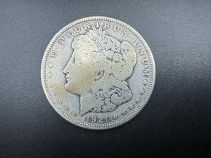 lot 31 image: 1921 Morgan Silver Dollar