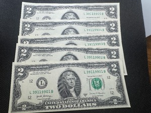 lot 97 image: Five Sequential $2 Bills
