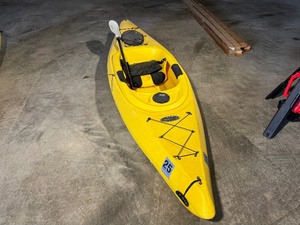 lot 13 image: 2015 Equinox Kayak.