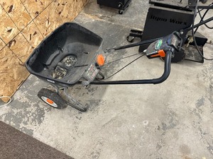lot 16 image: 2018 Scotts Elite Spreader