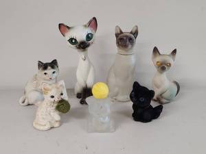 lot 31U image: Set of 7 Vintage Cat Figurines in Ceramic and Glass