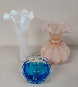 lot 37U image: Set of 3 Decorative Glass Vases - Pink, Blue, and White