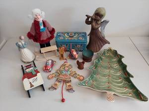 lot 46U image: Collection of Eclectic Vintage Decor Pieces