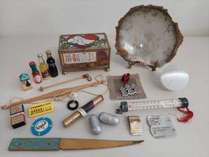 lot 48U image: Eclectic Collection of Vintage Knickknacks and Memorabilia
