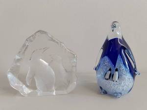 lot 63U image: Set of 2 Art Glass Penguin Figurines