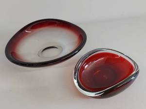 lot 70U image: Set of 2 Lindstrand Kosta Boda Art Glass Bowls