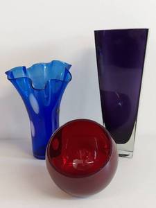 lot 79U image: Set of 3 Art Glass Vases in Blue, Purple, and Red
