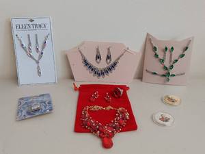 lot 33C image: Assorted Jewelry Sets and Royal Memorabilia Collection