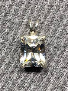 lot 15B image: Rectangular Clear Gemstone Sterling Silver 925 Pendant