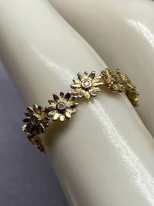 lot 24B image: Sterling Silver 925 Flower Band Ring Size 7