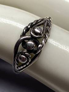 lot 47B image: Vintage Sterling Silver 925 Ring, Size 7.5