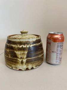 lot 35H image: Handmade Studio Pottery Ceramic Lidded Jar by Turnbladh