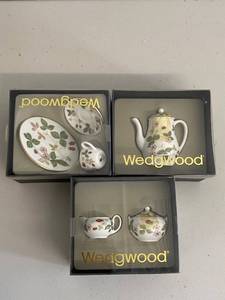 lot 46H image: Wedgwood Miniature Tea Set - Wild Strawberry Pattern