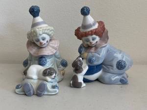 lot 53H image: Set of 2 Lladro Clown Figurines with Puppies