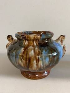 lot 84H image: Vintage McCoy Ceramic Urn with Handles and Marbled Glaze