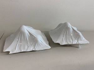 lot 92H image: Set of 2 Decorative White Porcelain Shell Bowls believed to be by Ryan Fletcher