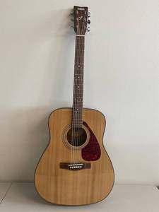 lot 2RL image: Yamaha Acoustic Guitar Natural Finish Full-Size
