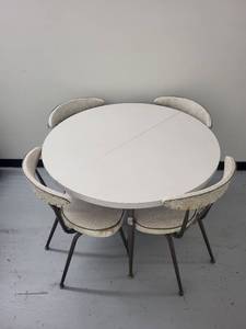 lot 26M image: Mid-Century Modern Round Dining Table with 4 Chairs Set