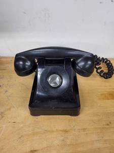 lot 20S image: Vintage Western Electric Bell System Rotary Telephone