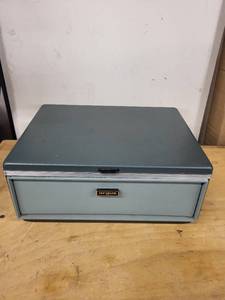 lot 30S image: Vintage Argus Slide Projector with Carrying Case